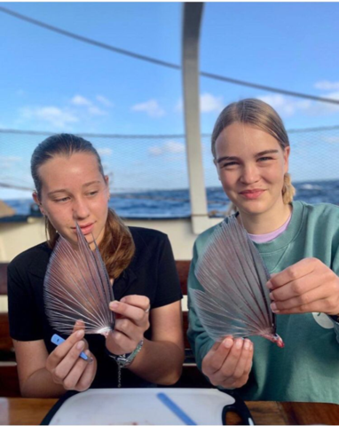 Foto Suzanne aan boord Thalassa